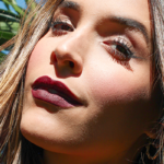 mujer-joven-labios-rojos